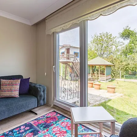 Fascinating House With Treehouse In The Garden Near Kartepe Ski Center